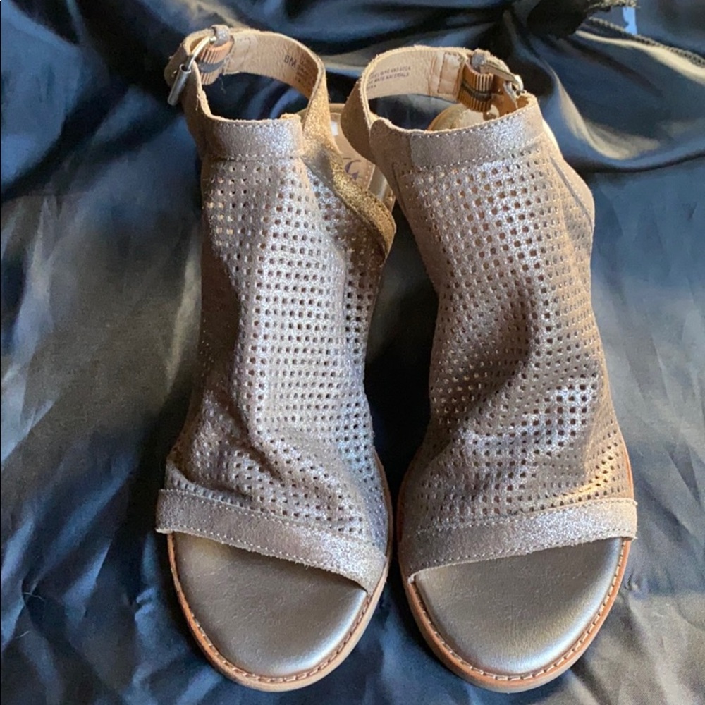 Sofft Mesh Metallic Bootie Heels NWOT